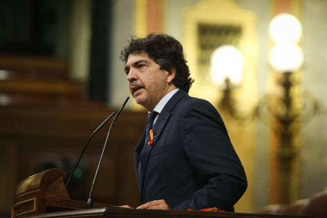 El coordinador del área económica del PP en el Congreso, Mario Garcés, durante una interpelación dirigida a la vicepresidenta Nadia Calviño ante el Pleno