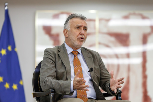 El presidente del Gobierno de Canarias, Ángel Víctor Torres, responde en una entrevista concedida a Europa Press, en Las Palmas de Gran Canaria, Gran Canaria, (España), a 27 de noviembre de 2020.