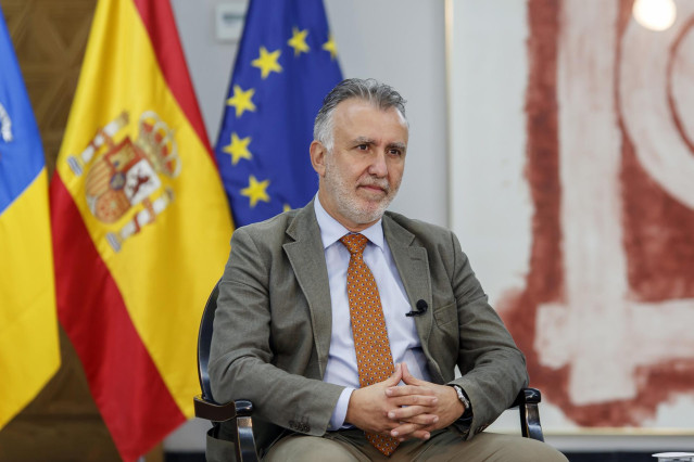 El presidente del Gobierno de Canarias, Ángel Víctor Torres, responde en una entrevista concedida a Europa Press, en Las Palmas de Gran Canaria, Gran Canaria, (España), a 27 de noviembre de 2020.