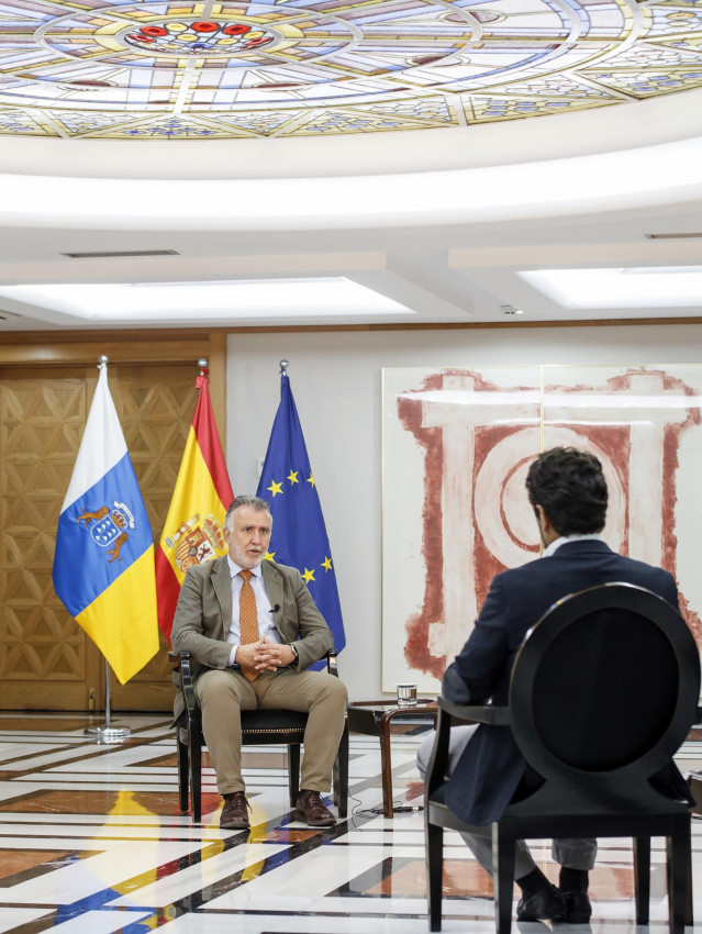El presidente del Gobierno de Canarias, Ángel Víctor Torres, responde a las preguntas de un periodista en una entrevista concedida a Europa Press, en Las Palmas de Gran Canaria, Gran Canaria, (España), a 27 de noviembre de 2020.