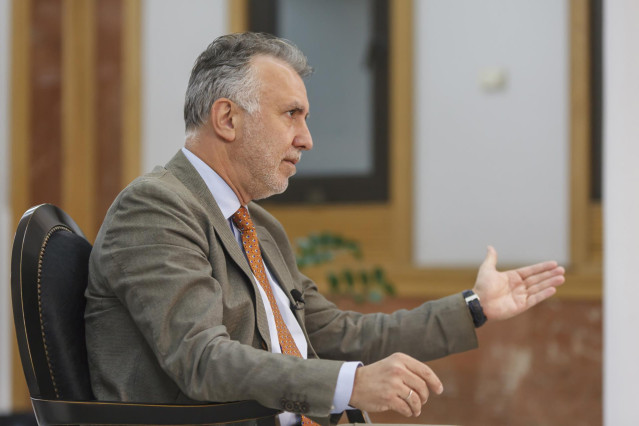 El presidente del Gobierno de Canarias, Ángel Víctor Torres, responde en una entrevista concedida a Europa Press, en Las Palmas de Gran Canaria, Gran Canaria, (España), a 27 de noviembre de 2020.