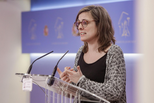 La diputada de la CUP en el Congreso de los Diputados Mireia Vehí, ofrece una rueda de prensa tras reunirse con la portavoz del PSOE en el Congreso, Adriana Lastra, para hablar sobre la investidura de Pedro Sánchez, en Madrid a 17 de diciembre de 2019.