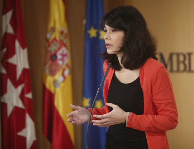 La portavoz de Unidas Podemos-IU, en la Asamblea de Madrid, Isa Serra, en una sesión de control al Gobierno en la Asamblea de Madrid (España), a 5 de noviembre de 2020.