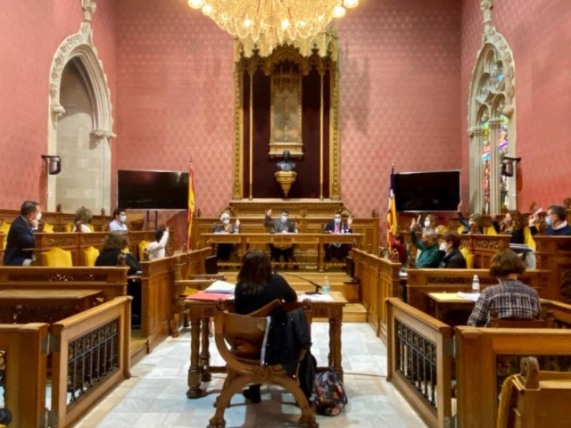Celebración del Consejo Rector del IMAS que ha aprobado la comisión de investigación.