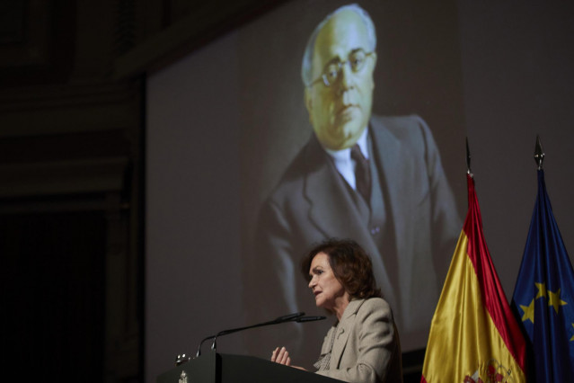 La vicepresidenta primera del Gobierno, Carmen Calvo, clausura un homenaje a Manuel Azaña en el Auditorio del Ateneo, en Madrid