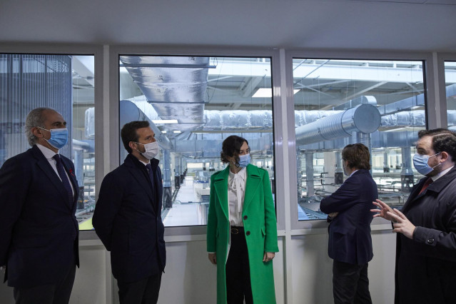 El presidente del PP, Pablo Casado; la presidenta de la Comunidad de Madrid, Isabel Díaz Ayuso; y el alcalde de Madrid, José Luis Martínez Almeida, en la inauguración del Hospital Isabel Zendal. En Madrid, a 1 de diciembre de 2020.