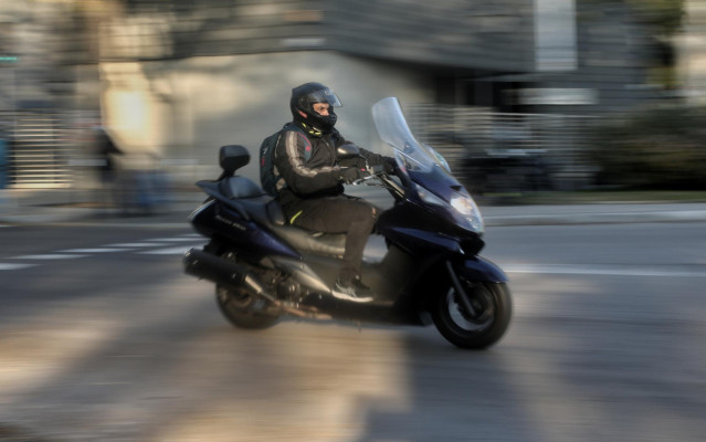 Imagen de un motorista.