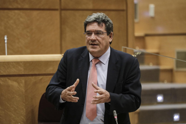 El ministro de Inclusión, Seguridad Social y Migraciones, José Luis Escrivá, durante su intervención en una sesión de control al Gobierno en el Senado, en Madrid (España) a 14 de julio de 2020. Con este pleno, la Cámara Alta dará por terminada su activida