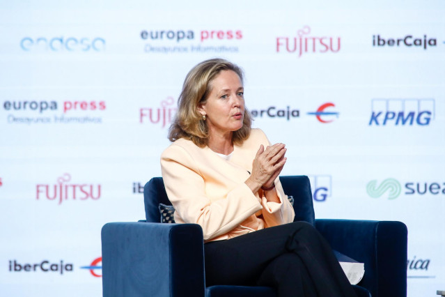 La vicepresidenta tercera y ministra de Asuntos Económicos y Transformación Digital, Nadia Calviño, interviene durante un Desayuno Informativo de Europa Press.