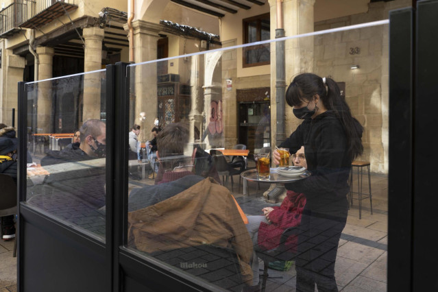 La terraza de un bar durante el primer día de reapertura de la hostelería en Logroño