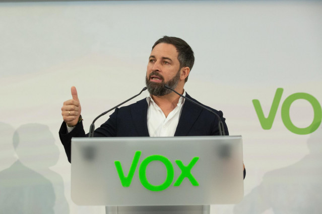 El líder de Vox, Santiago Abascal, interviene en un acto preelectoral en el Hotel Barcelona Sants, en Barcelona, Catalunya (España), a 26 de noviembre de 2020. Abascal ha viajado a la capital catalana para apoyar al candidato de la formación a las futuras