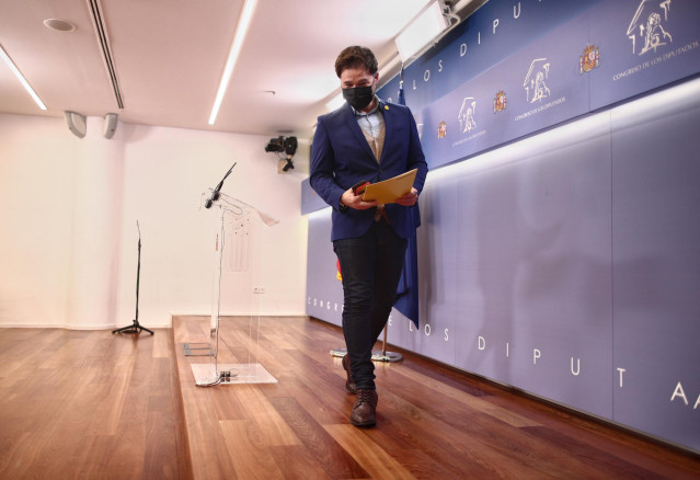 El portavoz de ERC en el Congreso, Gabriel Rufián, tras una rueda de prensa