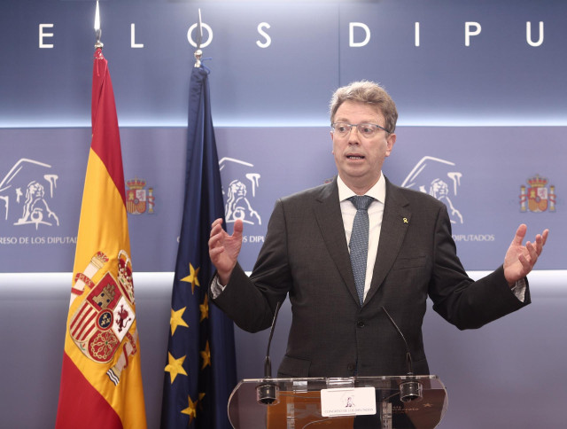 El portavoz económico de JxCat en el Congreso, Ferran Bel, ofrece una rueda de prensa en la Cámara Baja tras la Junta de Portavoces, en Madrid (España), a 30 de noviembre de 2020.