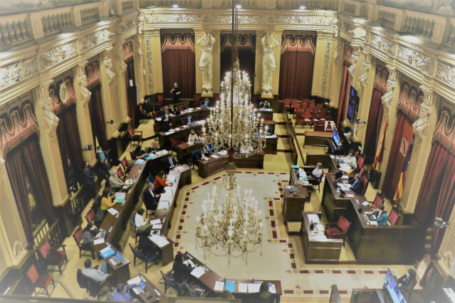 Sala de plenos del Parlament balear.