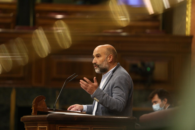 El portavoz del BNG en el Congreso, Néstor Rego, en el Pleno de la Cámara Baja