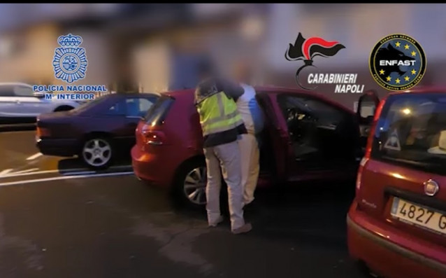 Momento de la detención en Tenerife de uno de los tres integrantes de la camorra italiana