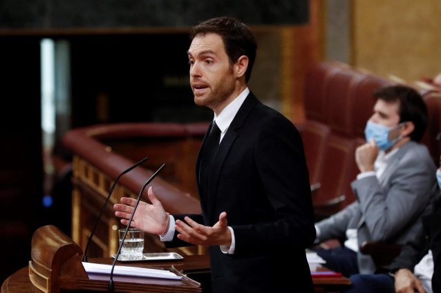 El diputado de Navarra Suma, Sergio Sayas, interviene en el del pleno del Congreso