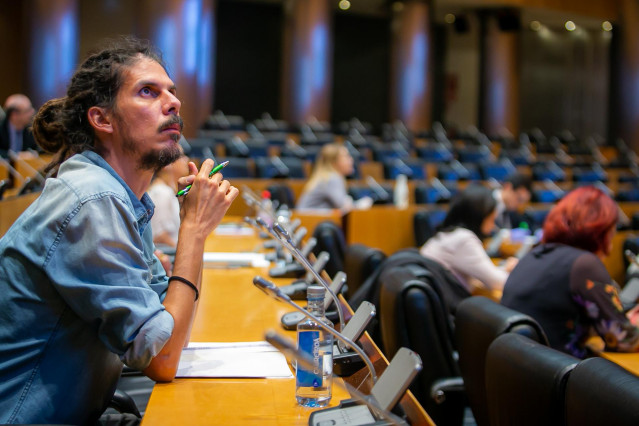 El diputado y Secretario de Organización de Podemos, Alberto Rodríguez, en una comisión del Congreso