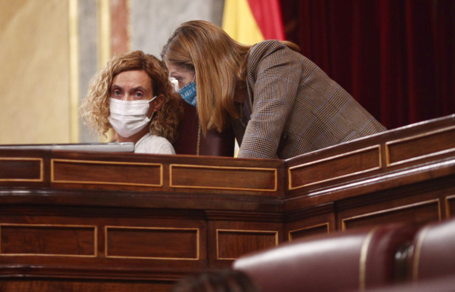 La presidenta y la vicepresidenta segunda del Congreso, Meritxell Batet y Ana Pastor durante una sesión plenaria en la Cámara Baja