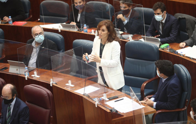 La diputada y portavoz adjunta de Más Madrid en la Comunidad de Madrid, Mónica García Gómez, interviene durante una sesión de control al Gobierno en la Asamblea de Madrid (España), a 5 de noviembre de 2020. Gómez ha pedido a la presidenta regional, Isabel