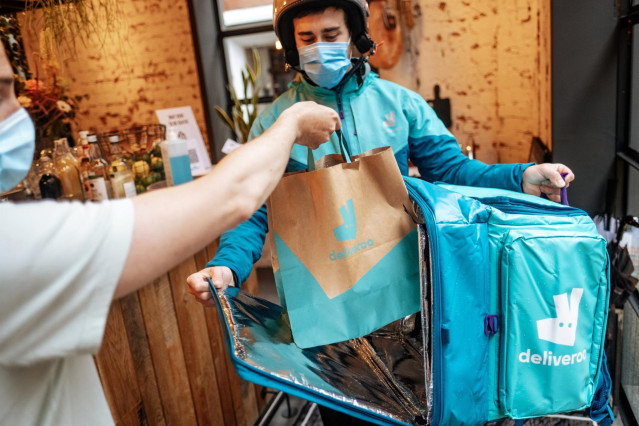 Ndp Foto Estudio Deliveroo: Expectativas De Los Restaurantes 2021 Cerca De Un 40% De Los Restaurantes Se Vería Obligado A Cerrar Su Negocio En Los Próximos Seis Meses Si No Fuera Por El Delivery