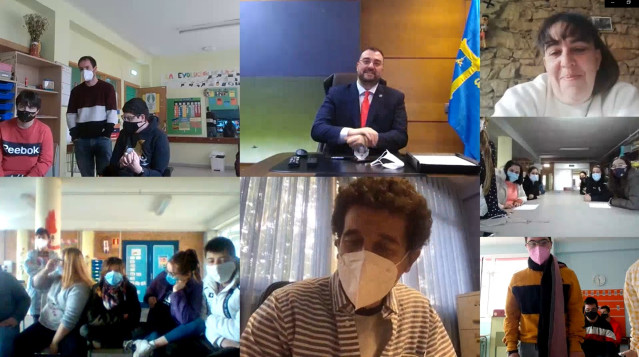 El presidente del Principado de Asturias, Adrián Barbón, durante un encuentro telemático con el alumnado del Centro de Educación Especial San Cristóbal de Avilés, con motivo del Día Internacional de las Personas con Discapacidad.