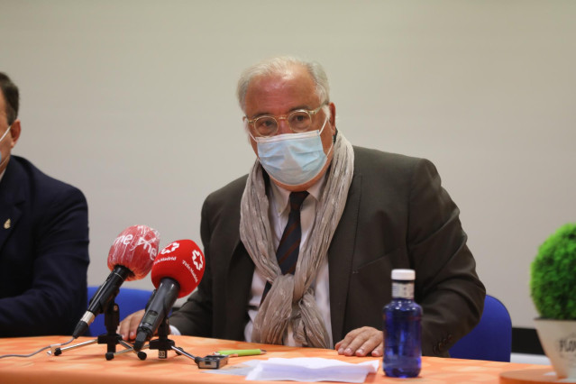 El director general de Tráfico, Pere Navarro, comparece ante los medios durante su visita a la Escuela de Repartidores UNO, en Coslada, Madrid (España).