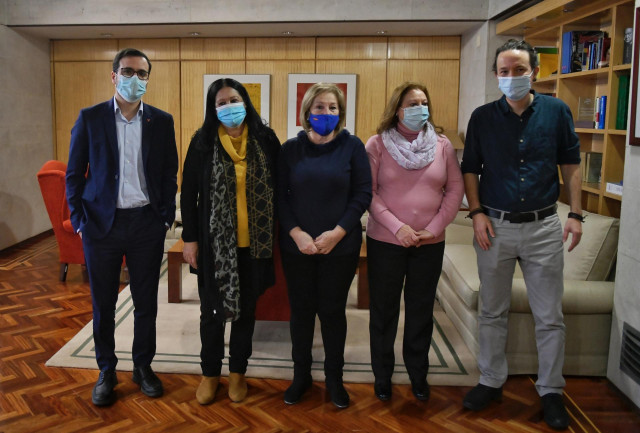 El vicepresidente segundo del Gobierno, Pablo Iglesias, y el ministro de Consumo, Alberto Garzón, se reúnen con las hermandas de Manuel José García Caparrós, asesinado en Málaga durante la transición.
