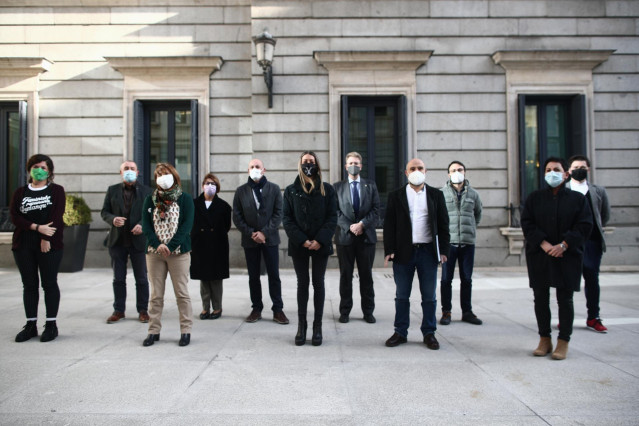 (I-D) La diputada de Unidas Podemos Sofía Castañón, el portavoz de Compromís en el Congreso, Joan Baldoví; la diputada de Más País-Equo Inés Sabanés, el diputado del PDeCat Ferrán Bel, el portavoz del Bloque Nacionalista Gallego, Néstor Rego; el diputado