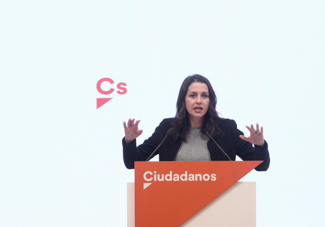 La presidenta de Ciudadanos, Inés Arrimadas, en una rueda de prensa en la sede del partido.