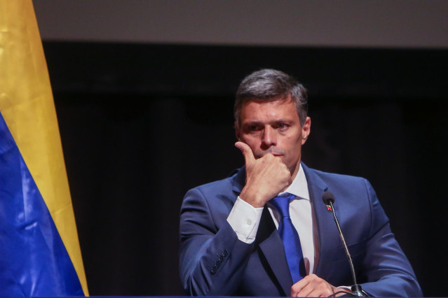 El líder opositor venezolano Leopoldo López pronuncia su primer mensaje tras su salida de Venezuela en Madrid