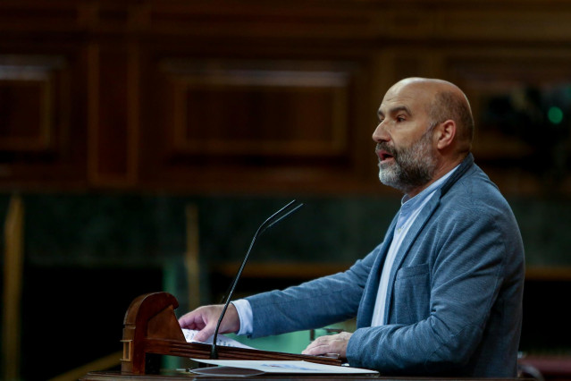 El portavoz del BNG en el Congreso, Néstor Rego, interviene durante una sesión plenaria en la Cámara Baja, en Madrid (España), a 30 de noviembre de 2020. El Pleno afronta desde hoy la fase final del debate del proyecto de Presupuestos Generales del Estado