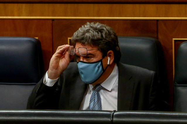 El ministro de Inclusión, Seguridad social y Migraciones, José Luis Escrivá, durante la segunda parte del pleno de Debate de totalidad del Proyecto de Ley de Presupuestos Generales del Estado para el año 2021, en el Congreso de los Diputados.