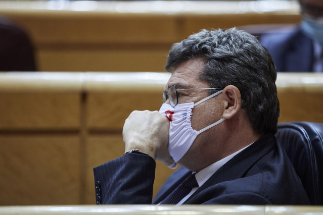 El ministro de Inclusión, Seguridad Social y Migraciones, José Luis Escrivá, durante una sesión de control al Gobierno en el Senado, en Madrid (España), a 1 de diciembre de 2020.