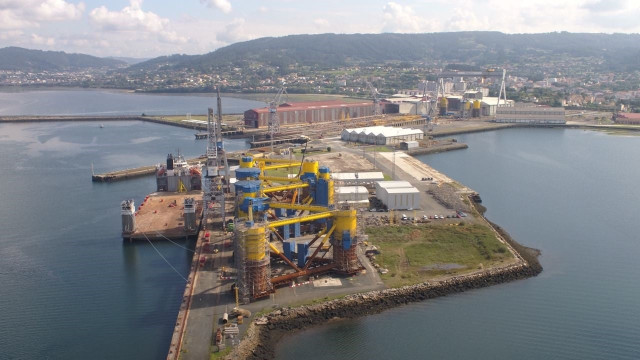 Estructuras flotantes en las instalaciones de Navantia Fene.