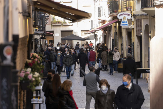 Ambiente en una calle de Logroño durante el primer día de reapertura de la hostelería en la ciudad, en Logroño (España), a 29 de noviembre de 2020.