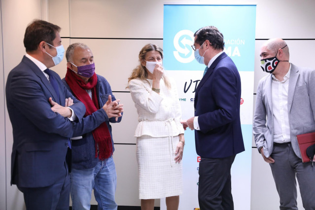 (I-D) El presidente de CEOE, Antonio Garamendi; el líder de UGT, Pepe Álvarez; la ministra de Trabajo, Yolanda Díaz; el presidente de Cepyme, Gerardo Cuevas; y el líder de CCOO, Unai Sordo, en una imagen de archivo