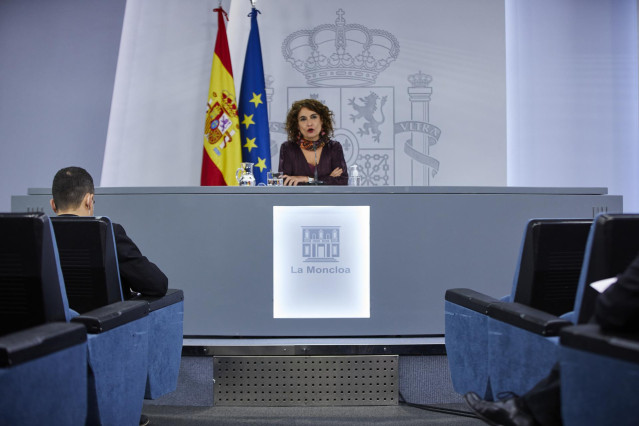 La ministra portavoz y de Hacienda, María Jesús Montero, comparece en rueda de prensa tras el Consejo de Ministros celebrado en Moncloa, Madrid (España), a 9 de diciembre de 2020.