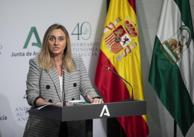 La consejera de Fomento, Infraestructuras,y Ordenación del Territorio, Marifrán Carazo, durante su comparecencia en la rueda de prensa posterior a la reunión del Consejo de Gobierno, este miércoles