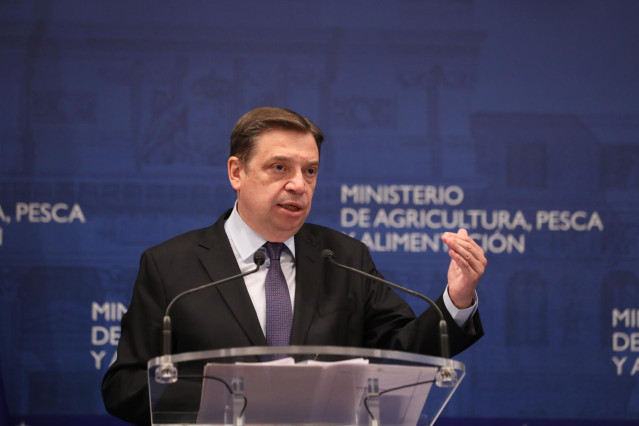 El ministro de Agricultura, Pesca y Alimentación, Luis Planas ofrece una rueda de prensa en la sede del Ministerio