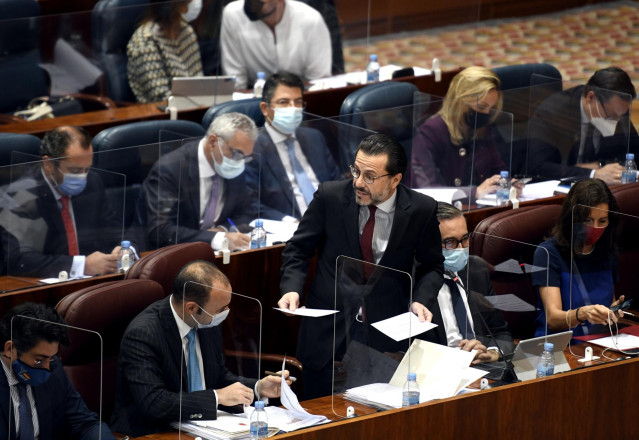 El consejero de Hacienda y Función Pública de la Comunidad de Madrid, Javier Fernández-Lasquetty, interviene durante una sesión de control al Gobierno en la Asamblea de Madrid (España), a 12 de noviembre de 2020. El Gobierno regional informará este jueves