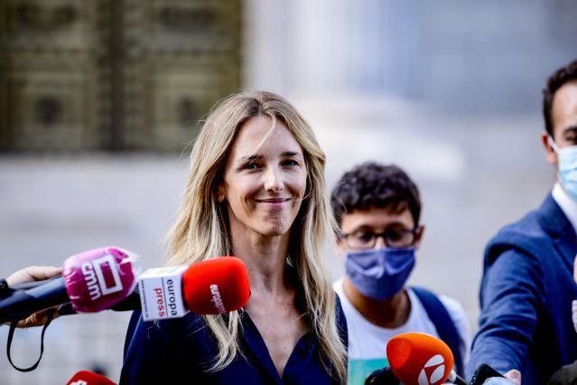 La exportavoz del Grupo Popular en el Congreso Cayetana Álvarez de Toledo en las inmediaciones de la Cámara Baja. En Madrid a 17 de agosto de 2020.