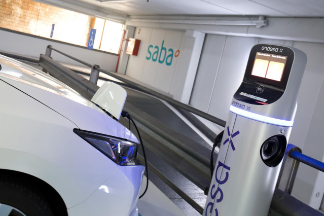 Punto de recarga de Endesa en parking de Saba
