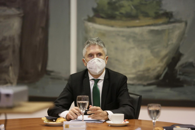 El ministro del Interior, Fernando Grande-Maslaska, en una comparecencia en San Sebastián, en la subdelegación del Gobierno en Gipuzkoa.