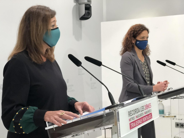 La presidenta del Govern, Francina Armengol, y la del Consell de Mallorca, Catalina Cladera