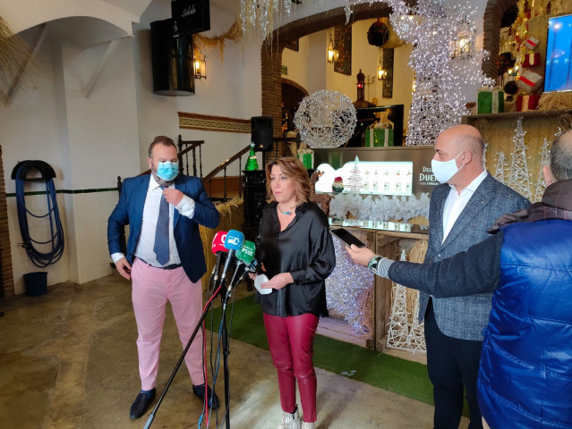 Susana Díaz durante la rueda de prensa en Rute (Córdoba).