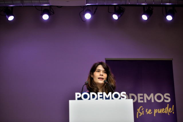 La portavoz de Podemos, Isa Serra, ofrece una rueda de prensa en la sede central de Podemos.