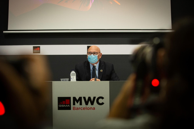 El director del Mobile World Congress (MWC) y consejero delegado de la GSMA, John Hoffman, en una rueda de prensa en Barcelona
