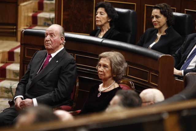 Los reyes eméritos don Juan Carlos y doña Sofía, en el Congreso de los Diputados, en el acto conmemorativo del 40º aniversario de la Constitución de 1978.