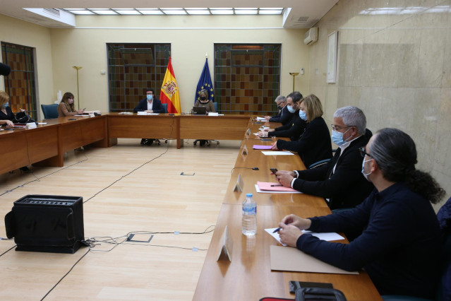 Reunión del secretario de Estado de Empleo y Economía Social con los agentes sociales para abordar la subida del SMI